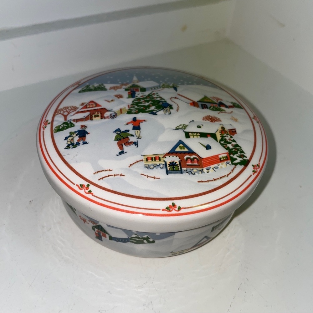 Hankook Ceramic Covered Trinket Dish With Lid Winter Xmas Design Made In Korea